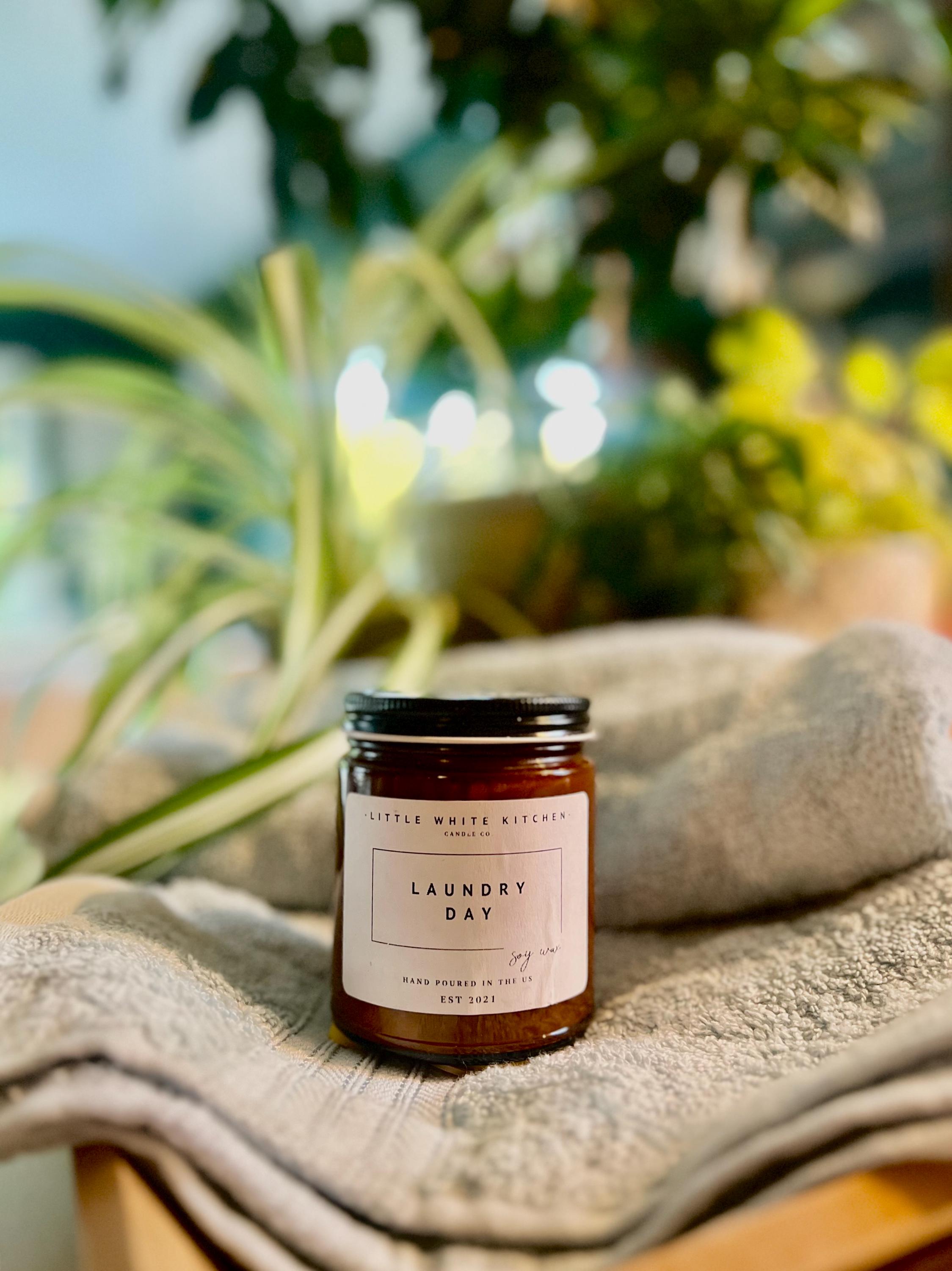 Laundry Day Candle – Wooden Wick Soy, Fresh Clean Linen Scent, Cozy Home Gift