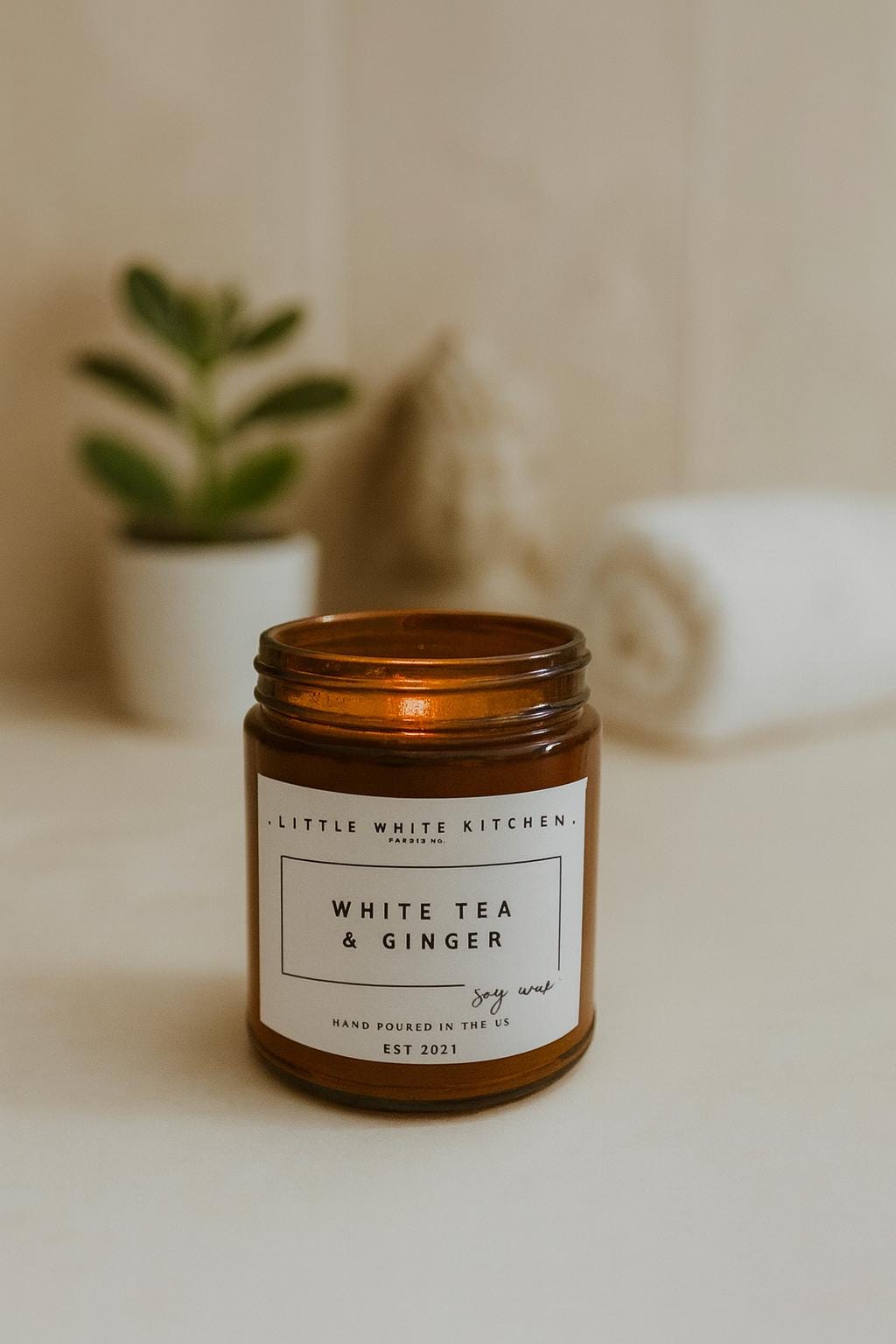 White Tea & Ginger Soy Candle | Wood Wick, 8oz Amber Jar